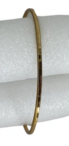 Brazalete facetado borde superior oro sobre plata anillo liso de 7 pulgadas de circunferencia o 18,5 cm - Imagen 1 de 10