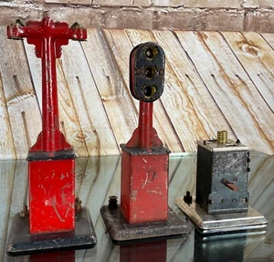 MARX 0 Gauge Train 3-Light Block Signal & 2-Light Lamp Post Red + Bonus Base - Picture 1 of 13