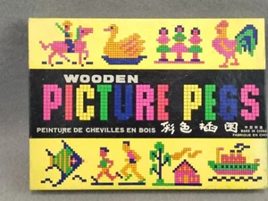WOODEN PICTURE PEGS NEW VINTAGE MOSAICO MATTONCINI LEGNO COLORATI CHEVILLES BOIS - Foto 1 di 3