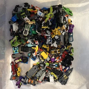 Gemischtes Spielzeugpaket kleine Figuren Spielzeugfahrzeuge Matchbox 4 Pfund schneller Versand siehe Fotos - Bild 1 von 6