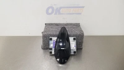 24 BMW M3 ANTENA BARBATANA DE TUBARÃO MONTADA NO TETO PRETA - Imagem 1 de 4