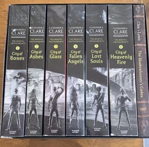 Mortal Instruments Buchset Taschenbuch 7 Bücher Box Set. Top Cassandra Clare. - Bild 1 von 10