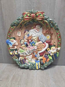 De Colección Fitz & Floyd Navidad Santa Plato 3D Gnomos Juguetes Regalos Cinta Roja - Imagen 1 de 6