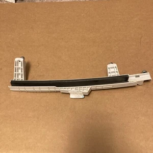 2019-2021 KIA FORTE REAR LEFT DOOR WINDOW GLASS RUN CHANNEL GUIDE BRACKET OEM - Picture 1 of 3