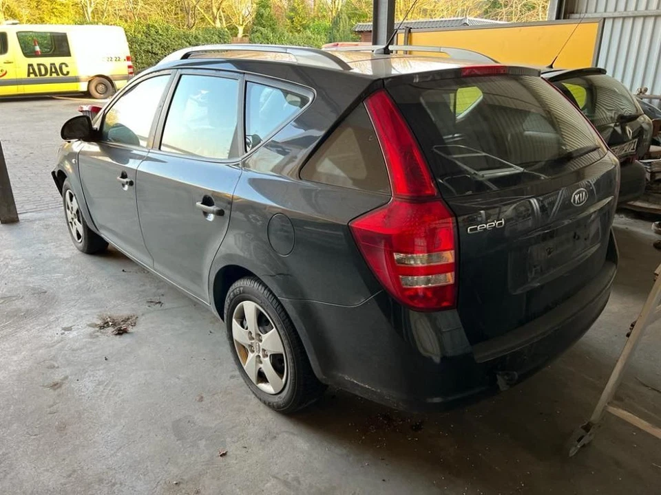 KIA CEE D CEED SW ED 1.4 Motorbock Scchlachtfest Motor Getriebe Teile - Bild 1 von 1