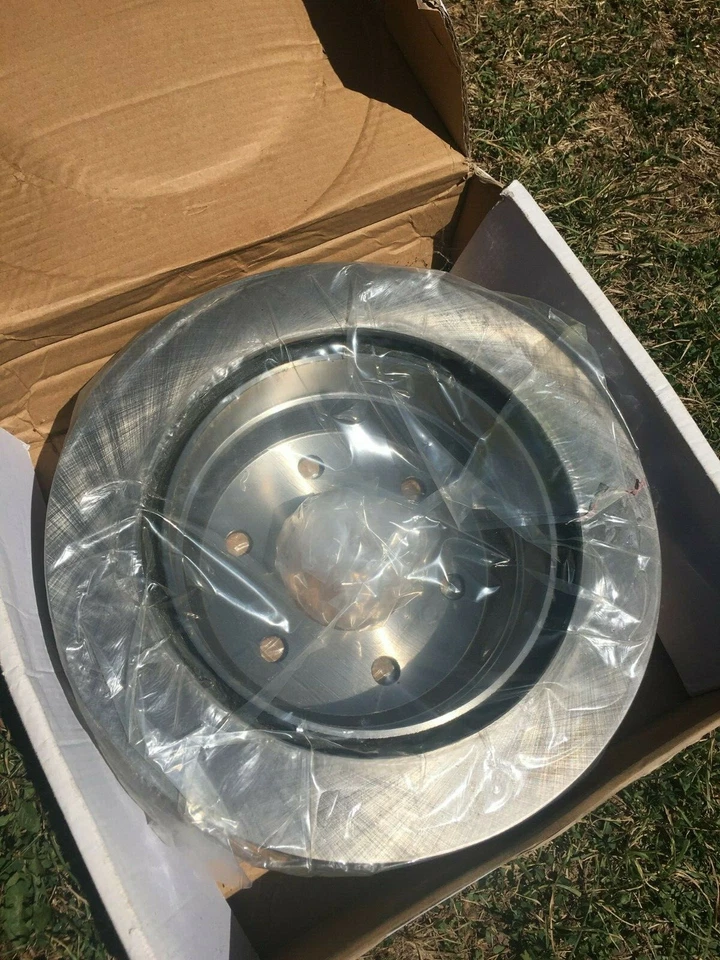 Novo conjunto de rotores de freio para um Chevy Silverado Sku #1ABRR00074 China - Imagem 1 de 4