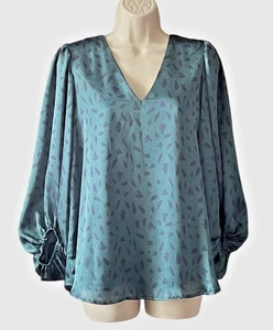 Blusa Adrienne Jewel Verde Satinado Talla Pequeña Mangas Burbujas Forrada Relajada Cuello en V - Imagen 1 de 10