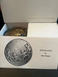 Society OF Medalists #114 1986 One Planet Alex Shagin Medalla de Bronce Medallón - Imagen 1 de 4