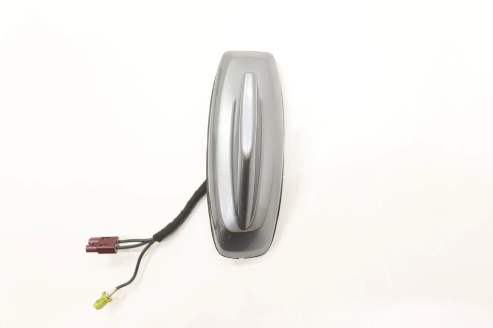 Chevrolet Suburban 2018-2020 antena aleta de tiburón montada en techo OEM gris_G9K Foto 1 de 4