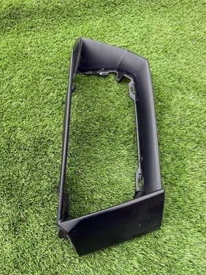 LAMBORGHINI AVENTADOR PASAJERO TRASERO DERECHO PARACHOQUES PARRILLA MONTAJE RH OEM 470807834 Foto 1 de 4