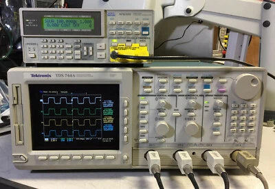 Tektronix TDS744A Oscilloscope 500MHz 2GS/s 13 1F 1M 2F, NEW CRT - Image 1 of 4