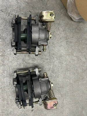 Par de pinzas de freno de disco traseras cargadas nuevas 184139 y 184138 L y R Lincoln/Streetrod Foto 1 de 4