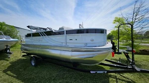 Southbay Pontoon boat 20FLE fish and cruise 11 people rating new with warranties - Picture 1 of 20
