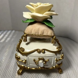 Vintage Avon Eternal Rose Turning Music Trinket Box Plays Endless Love 1999 - Picture 1 of 10