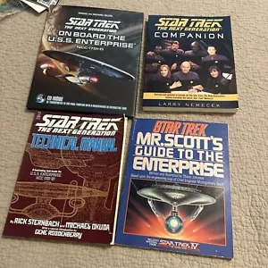 The Star Trek: The Next Generation Companion: Revised Edition più altri 3 - Foto 1 di 5