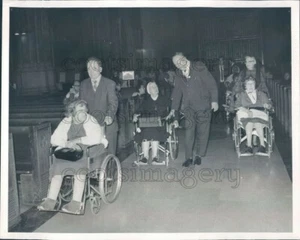 1971 Press Photo Physically Challenged People in Wheelchair Fordettes First NYC - Picture 1 of 2