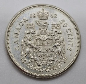 Moneda de medio dólar de plata 1962 de Canadá de 50 centavos, Isabel II, escudo de armas - Imagen 1 de 3