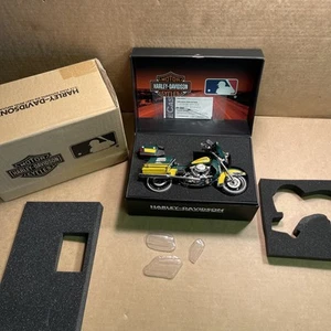 Die-Cast Promotions 1:12 Harley Davidson Ultra Classic Electra Glide Oakland A’s - Foto 1 di 19