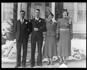 ONE (1) EARLY 1900s GLASS NEGATIVE, "TWO COUPLES ALL DRESSED UP" BANGOR AREA??? - Picture 1 of 2