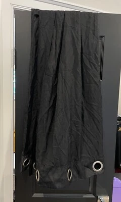 "JUEGO DE 2 PANELES CORTINA OJAL NEGRO TRANSPARENTE CON PATRONES 48"" X 84" Foto 1 de 4