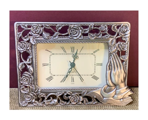 VINTAGE PEWTER DESK/MANTLE CLOCK WITH PRAYING HANDS ON A BIBLE Cover