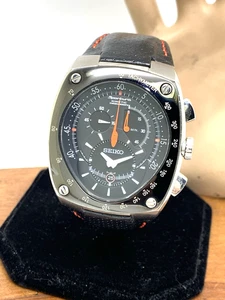 Reloj Seiko Sportura Hombre 7L22-0AD0 Cronógrafo Cinético Cuero Negro Naranja - Imagen 1 de 14