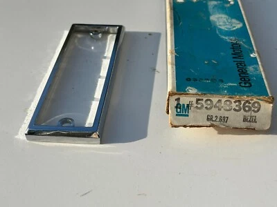 NOS GM 1974 Oldsmobile 98 lámpara de respaldo bisel 5948369 Foto 1 de 4