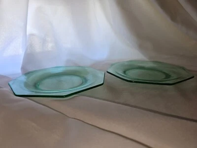 Juego de 2 platos de almuerzo octágono de vidrio de depresión vaselina de uranio verde vintage Foto 1 de 4