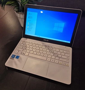 Work/Study Laptop Asus VivoBook E200HA 1.44GHz 32GB eMMC 4GB RAM Win 10 - Picture 1 of 11