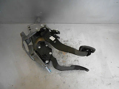 CONJUNTO DE ACELERADOR Y PEDAL FRENO ACELERADOR Y ACELERADOR MAZDA 2 2013 1.3 16V D651  Foto 1 de 2