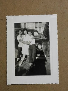 TWO GOOD LOOKING YOUNG MEN SMOKING & HUGGING PRETTY LADY, 1940's PHOTO - Picture 1 of 1