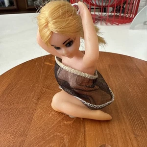 Pin Up Doll Dash Topper 60er Jahre Risque NUDE Lady Dashboard Vintage - Bild 1 von 8