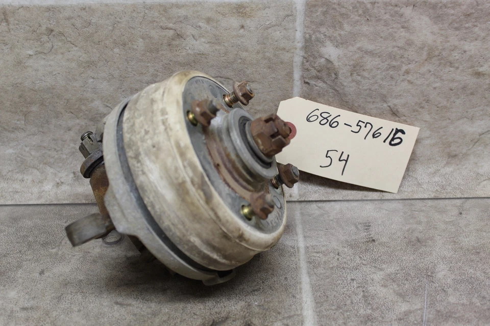 92-01 TAMBOR FRENO DELANTERO DERECHO YAMAHA BADGER 80, placa de respaldo de freno de nudillo  Foto 1 de 4