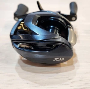 Daiwa Steez A TW HLC 7.1R Baitcast Fishing Reel Right Handle - Picture 1 of 6