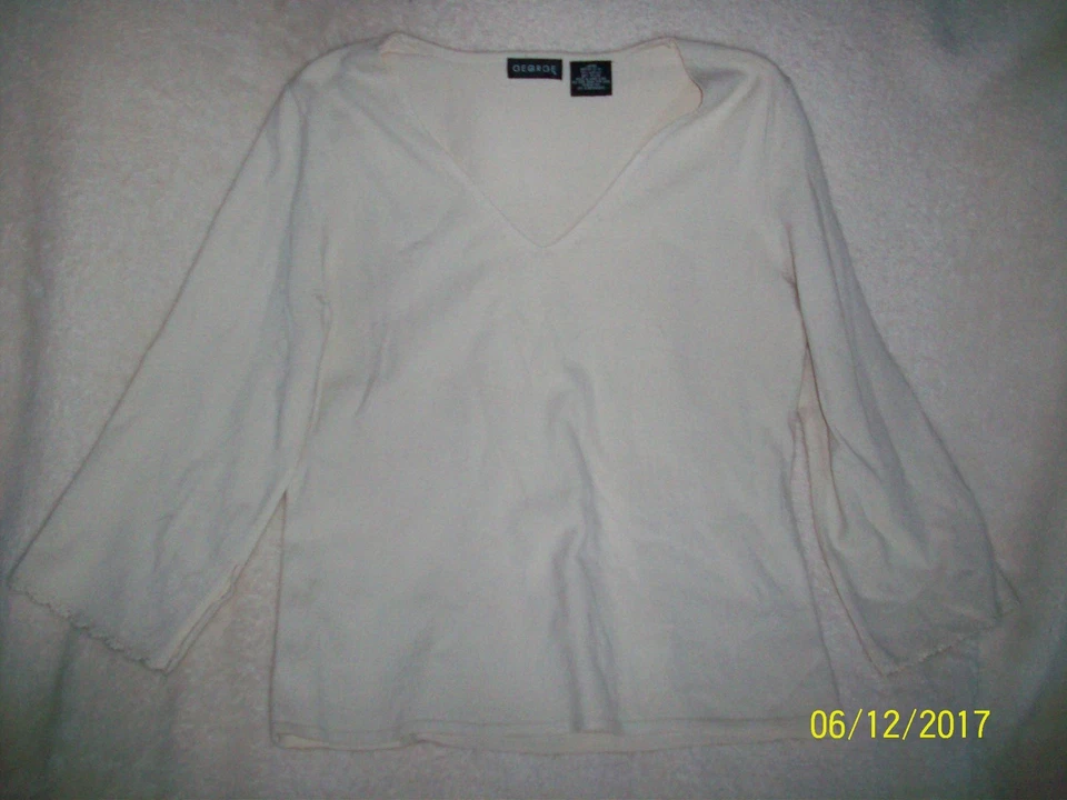 GEORGE IVORY V 领衬衫女式 M 码 — 第 1/1 张图片