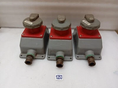 Штифт и рукавная розетка HUBBELL 420R7W 20 А 480 В (АЛЮМИНИЕВОЕ ОСНОВАНИЕ) - Изображение 1 из 4