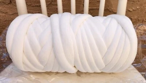 1kg. White Chunky Velvet Yarn Bulky Thread for Hand Knitting DIY - Picture 1 of 3
