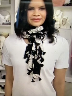 Isaac Mizrahi Live! Bufanda Floral Dobby Clip con Borla Borla a350346 Negra Foto 1 de 2