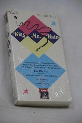 COLE PORTER KISS ME, KATE 2 CASSETTE EMI ANGEL BOX SET JOHN McGLINN - Image 1 of 4