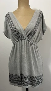 Bongo Top Deep V-neck Women's Medium Gray SS Empire Waist Rhinestone Accent - Picture 1 of 7
