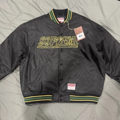 Chaqueta Universitaria Talla M- Supreme X Mitchell & Ness Logo Camuflaje “Negro” SS25  Foto 1 de 4