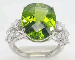 Simulated 9.70 TCW Oval Cut Green Peridot & White sapphire Women's Gorgeous Ring - Picture 1 of 11