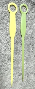 Juego de 2 pinchos de colección Tupperware Tupper Millionaire Line lanza cóctel oliva 6" - Imagen 1 de 4