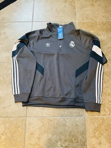 Brand New Real Madrid Sweatshirt direct from Bernabéu. Size M. Shipping included - Picture 1 of 3