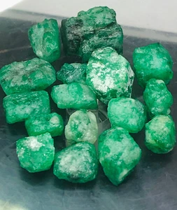 Natural top green crystal emerald rough gemstone raw lot 47,cts @swat pakistan - Picture 1 of 12