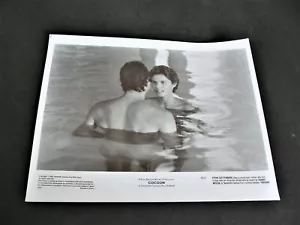 Protagonizada por Steve Guttenberg y Tahnee Welch en 1985 - Cocoon - Foto fija. - Imagen 1 de 3