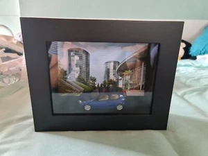 Volkswagen Golf Modellauto Autostadt gerahmt, NEU - Bild 1 von 7