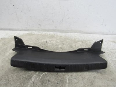 2016 Hyundai Genesis Coupe rear trunk body panel sill scuff plate trim molding Foto 1 de 4