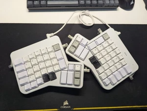 Ergodox EZ Split Mechanical Keyboard | White | Wrist Rest | Legs | OBO - Afbeelding 1 van 14