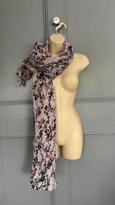 Vintage job lot 4 x Vintage scarfs patterned Ladies Arty Winter Prints - Image 1 of 4